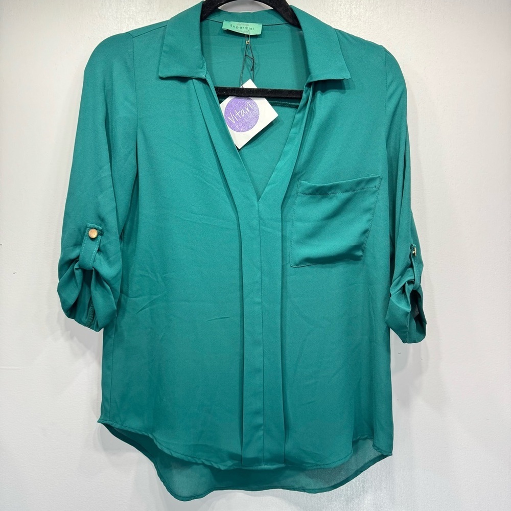 Sugarmint Boutique Green Button Tab Half Sleeve Pleated V Neck Blouse